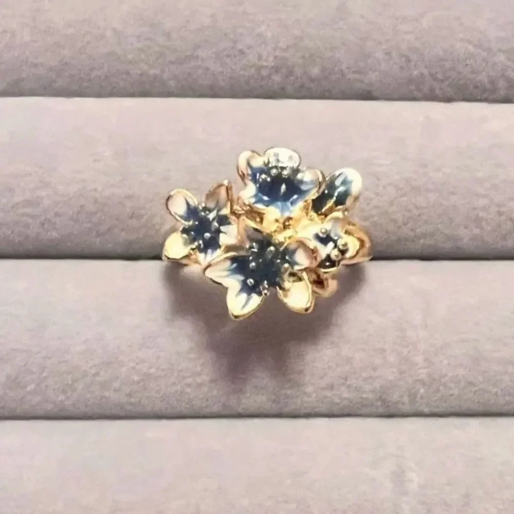 NEW Gold Tone White And Blue Flower Ring